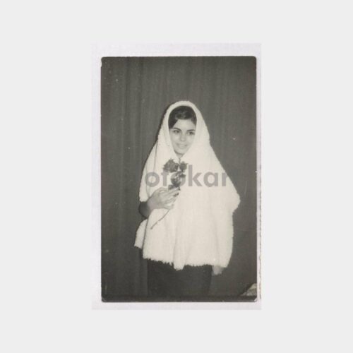 Gül Çiçekli Genç Kız Fotoğraf