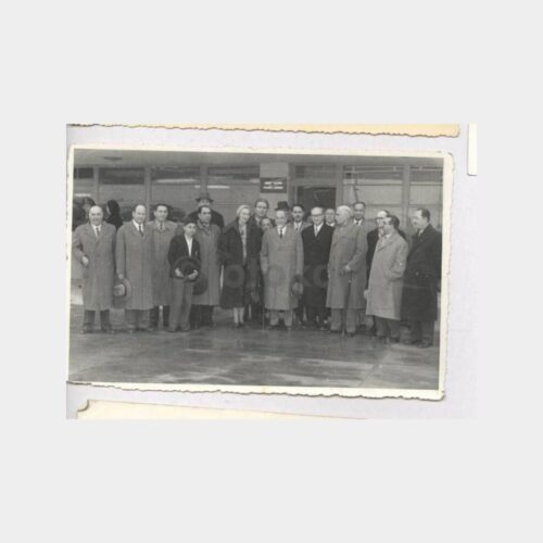 Havaalanı Şeref Salonu Kapısı Önünde Fotoğraf