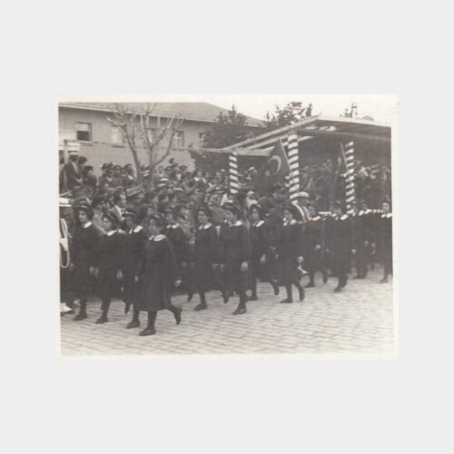 1940 Kız Öğrenciler Tören Yürüyüşü Fotoğraf