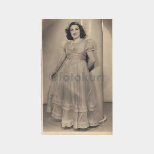 1940 Nişanlı Genç Kız Konulu Fotoğraf