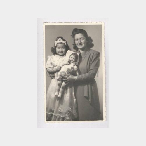 Oyuncaklı Kız ve Anne Görünüş Fotoğraf