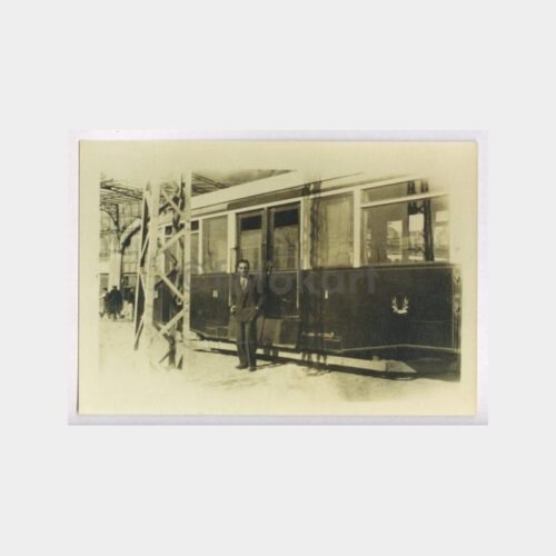 Tramvay Önünde Bay Görünüş Fotoğraf