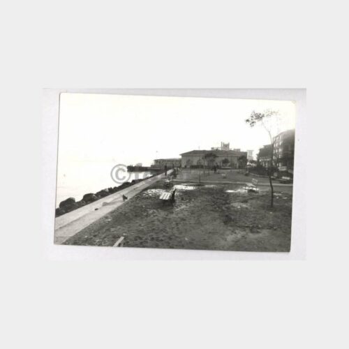 Vapur İskelesi Konulu Bir Fotoğraf
