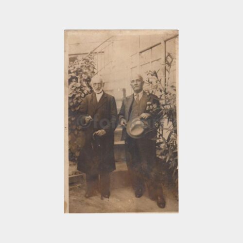 1930 Köşk Bahçesinde Yaşlı Baylar Fotoğraf