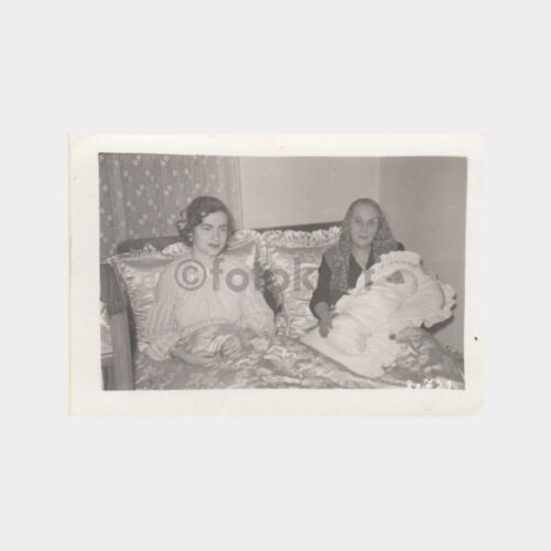 1960 Bebek Çocuk Anne Lohusa Konulu Fotoğraf