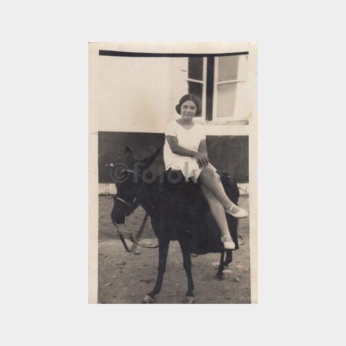 1928 Eşekli Kız Konulu Fotoğraf