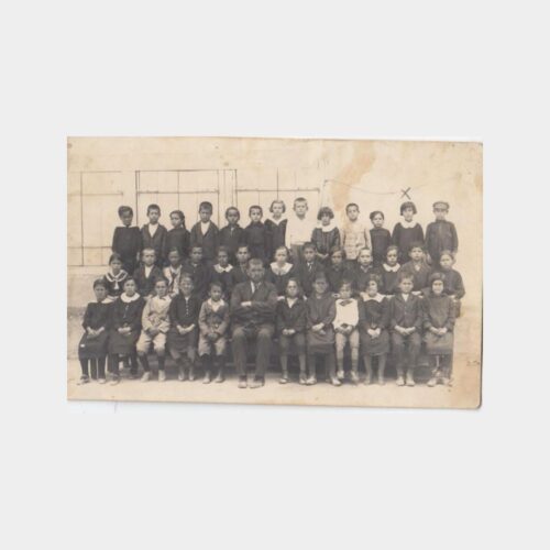 1930 İlkokul Öğrencileri Grubu Konulu Fotoğraf