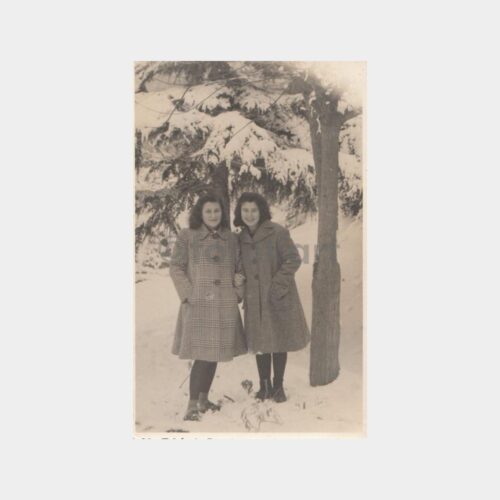 1916 Kar Yağışı Kızlar Konulu Fotoğraf