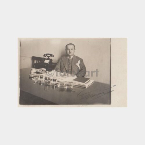 1930 Müdür Bey Masasında Konulu Fotoğraf