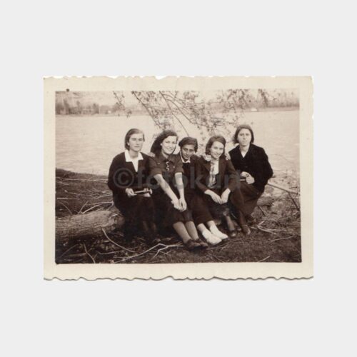 1943 Ödemiş Gölcük Kız Öğrenciler Konulu Fotoğraf