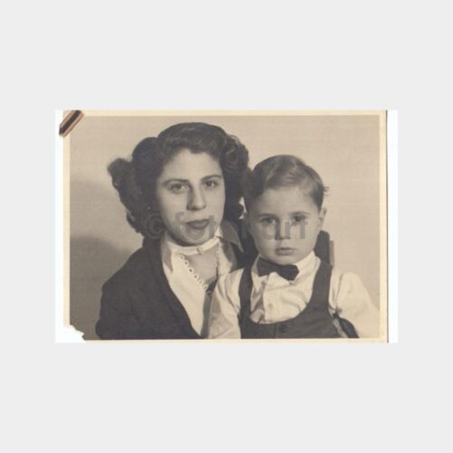 1950 Anne ve Oğlu Konulu Fotoğraf