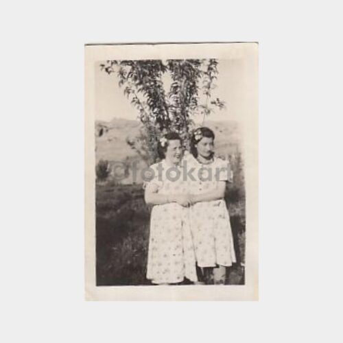 1934 Aynı Giysili Kızlar Görünüş Fotoğraf