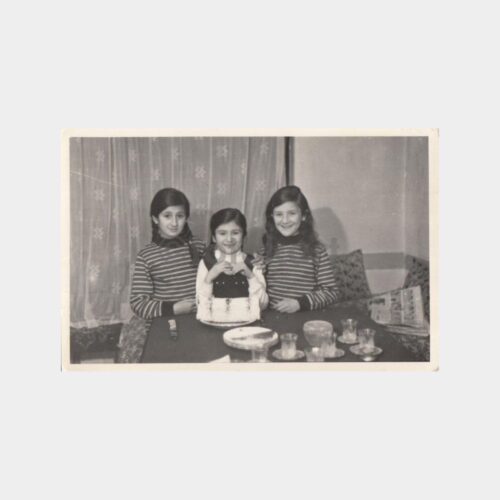 1930 Aynı Giysili Kızlar Görünüş Fotoğraf