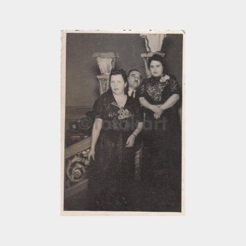 1940 Balo Giysili Şık Hanımlar Konulu Fotoğraf