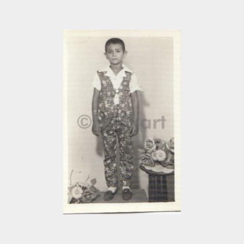 1950 Çiçek Desen Giysili Çocuk Konulu Fotoğraf