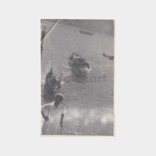 Kaptan Vapura Yanaşan Motorlar Konulu Fotoğraf