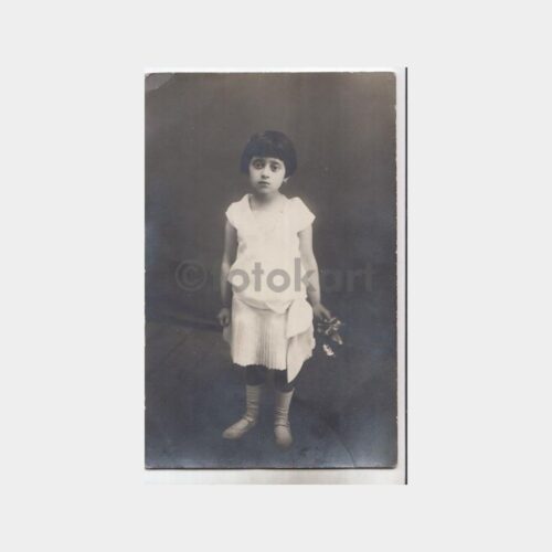 1930 Kız Çocuk Giyim Kültürü Konulu Fotoğraf