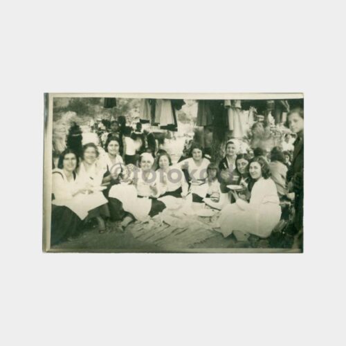 1935 Sergi Kız Öğrenciler Yemek Konulu Fotoğraf