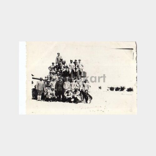 Bir Tank Üzerinde Askerler Konulu Fotoğraf
